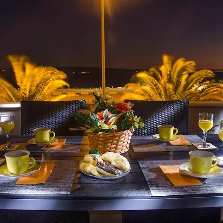 Gloria In Daire Split